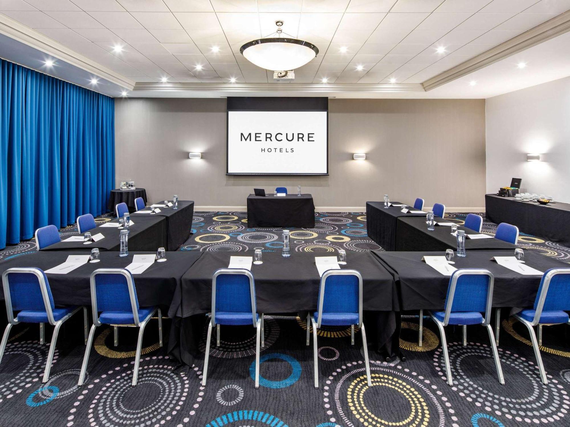 Mercure Telford Centre Hotel Bagian luar foto