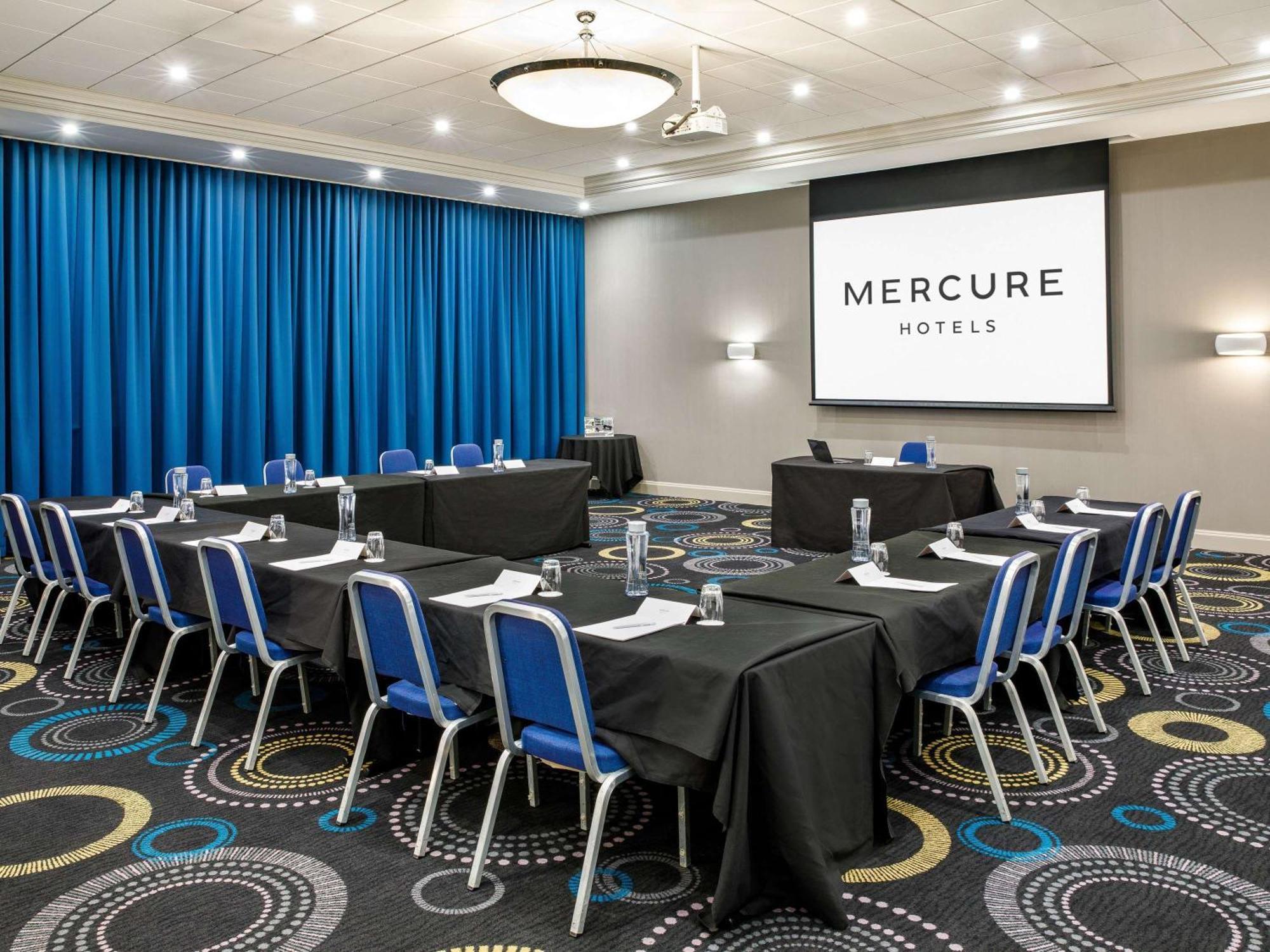 Mercure Telford Centre Hotel Bagian luar foto