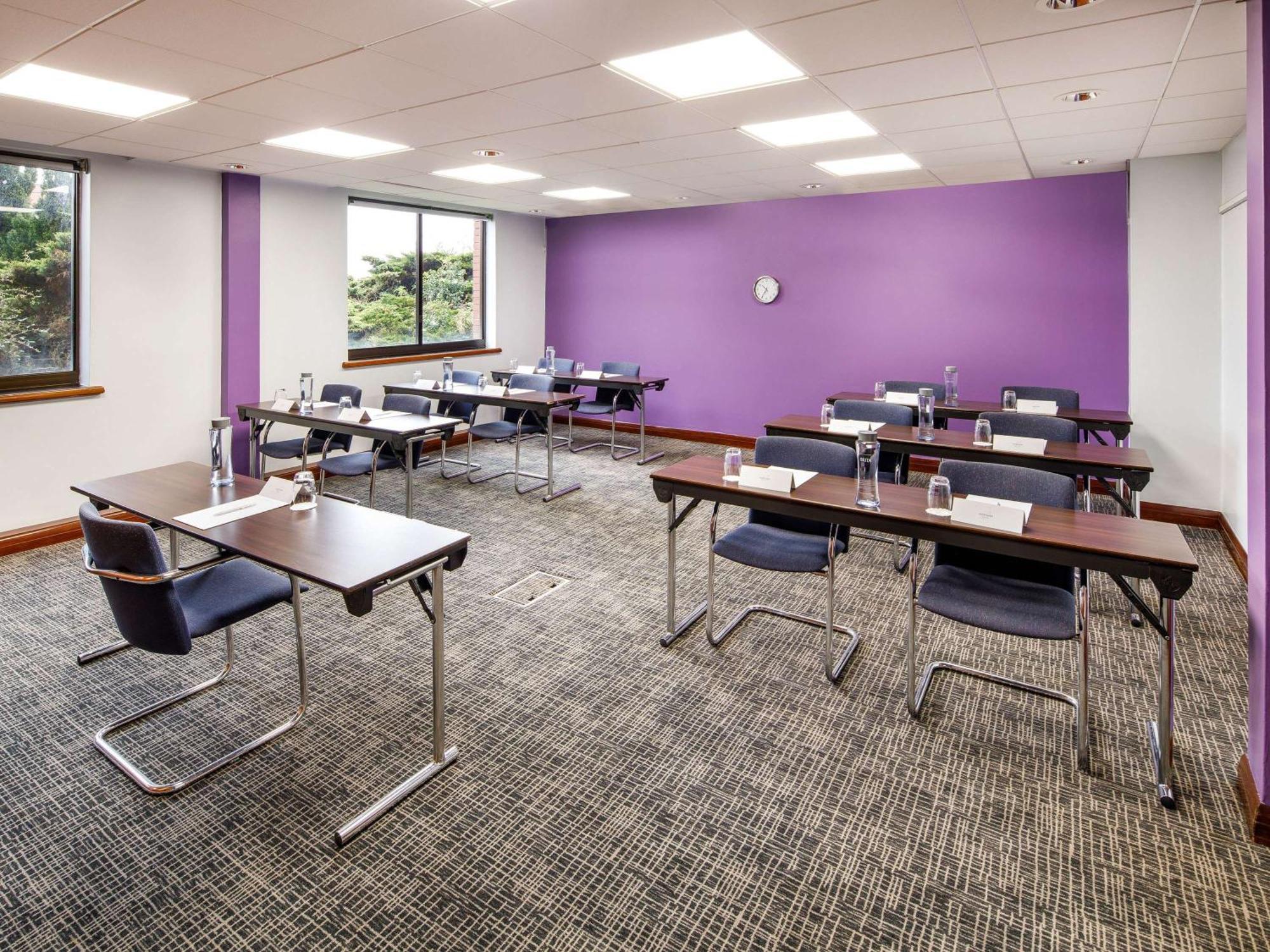 Mercure Telford Centre Hotel Bagian luar foto