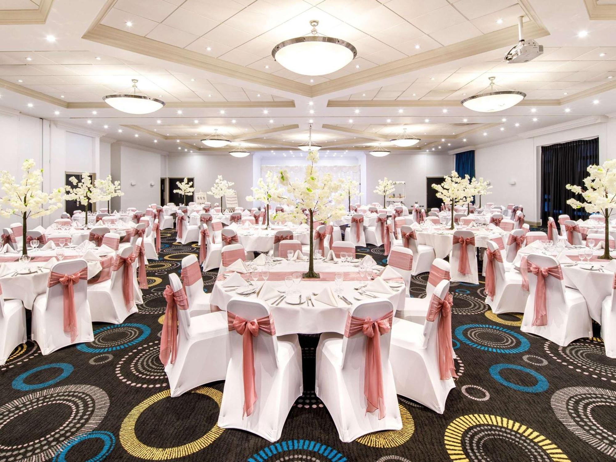 Mercure Telford Centre Hotel Bagian luar foto