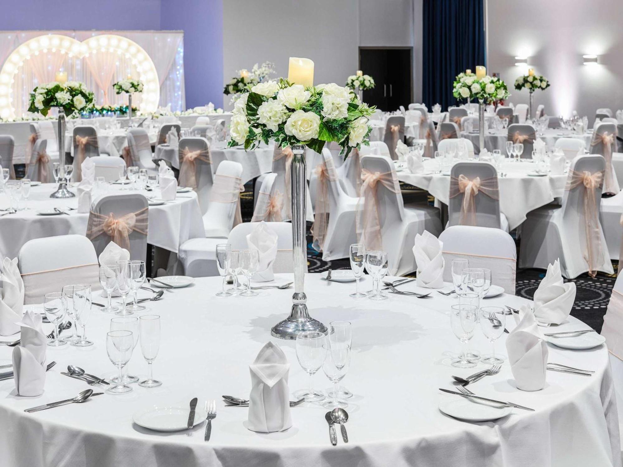 Mercure Telford Centre Hotel Bagian luar foto
