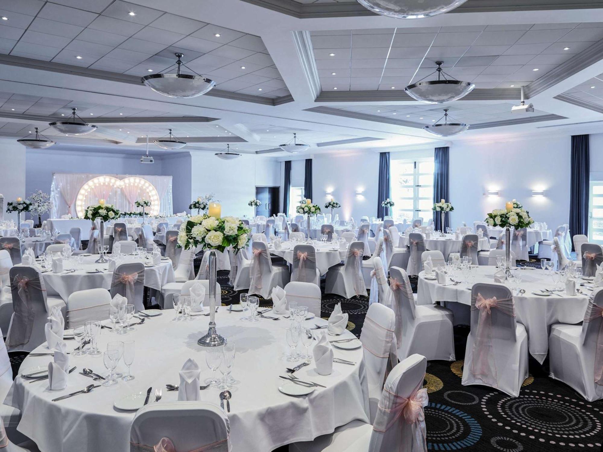 Mercure Telford Centre Hotel Bagian luar foto