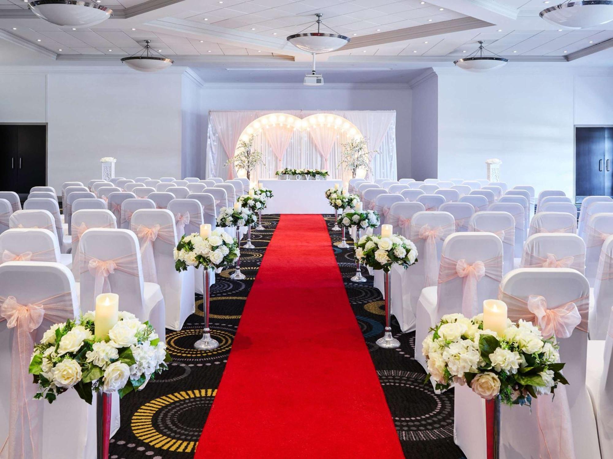Mercure Telford Centre Hotel Bagian luar foto