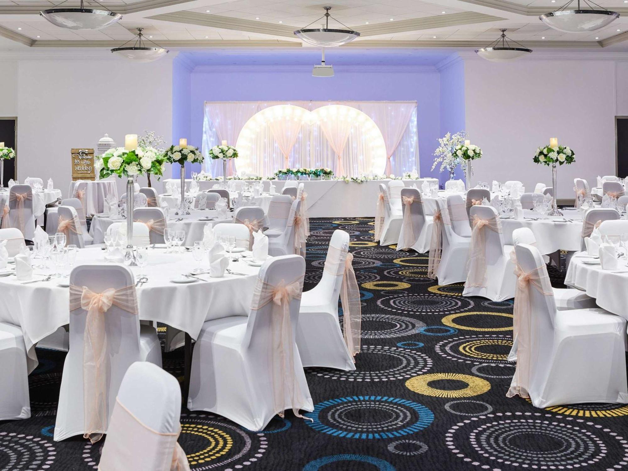 Mercure Telford Centre Hotel Bagian luar foto